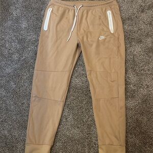 Nike Tech Fleece Tan